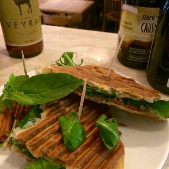 BISTROT THOMAS Lyon - les paninis aux jambons de Parme, Mozarella et roquette