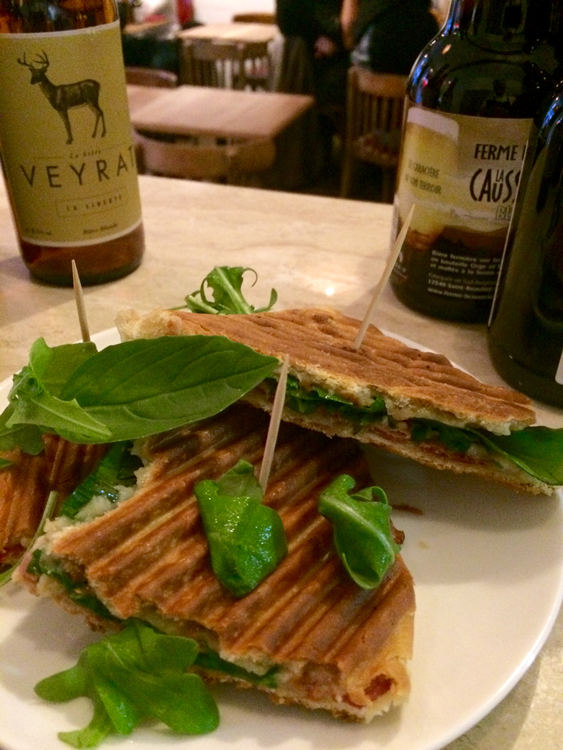 BISTROT THOMAS Lyon - les paninis aux jambons de Parme, Mozarella et roquette